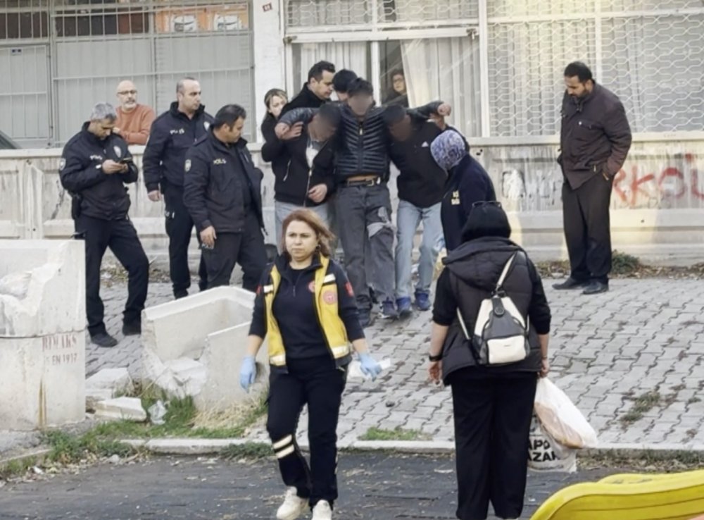 İki günde iki çocuk akranları tarafından bıçaklandı