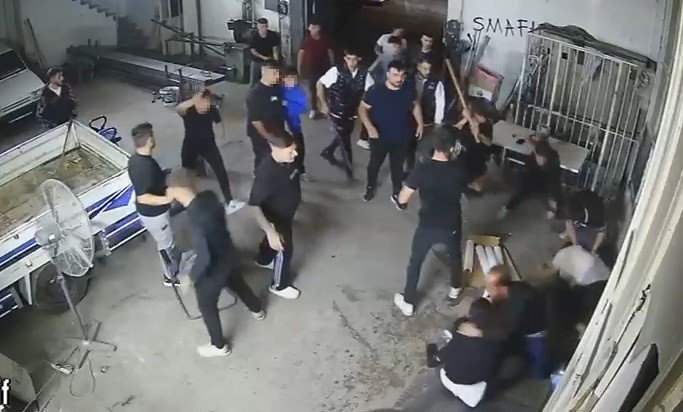 Sanayide meydan savaşı gibi kavga: Bu görüntüler Konya'da kaydedildi