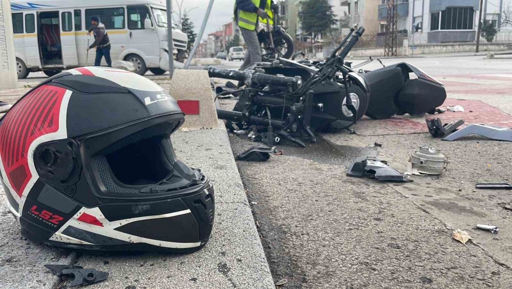 Kazada parçalanan motosikletin kadın sürücüsü ağır yaralandı