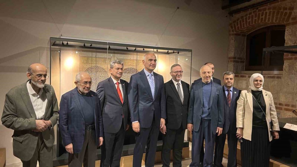 Konya'dan İlhamla: 700 Yıllık Mesnevi Tarihi İstanbul'da Sergileniyor