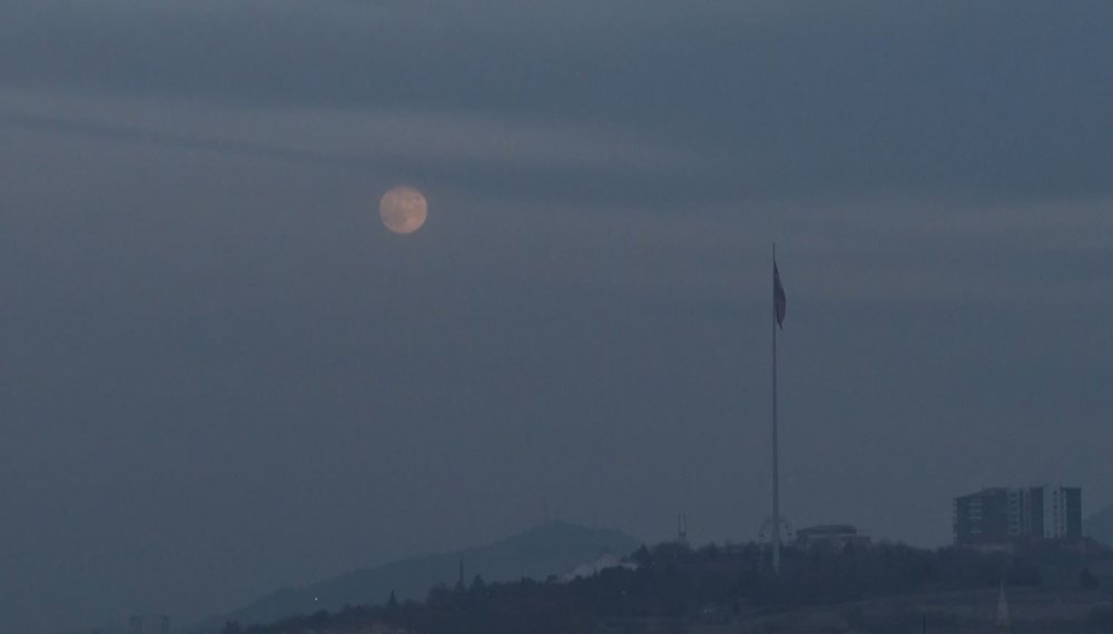 Yılın Son Süper Ay'ına Yolcu Uçağı Eşlik Etti