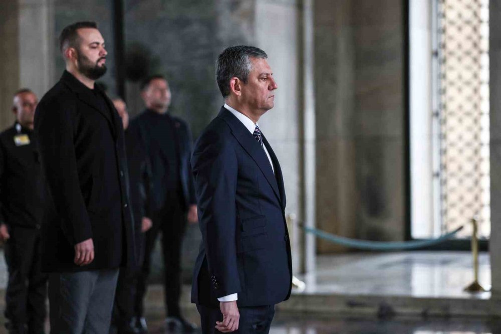 CHP Genel Başkanı Özgür Özel, kurultay sonrası Anıtkabir’de