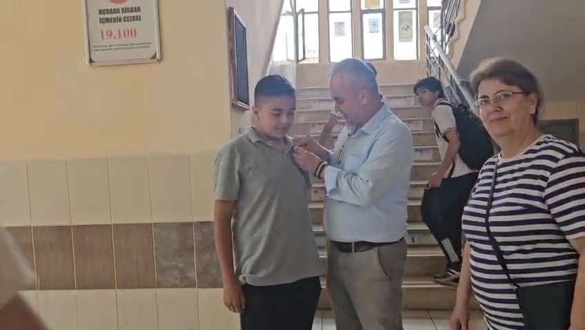 Herkes baktı geçti, o çöpe attı: Çeyrek altını kaptı