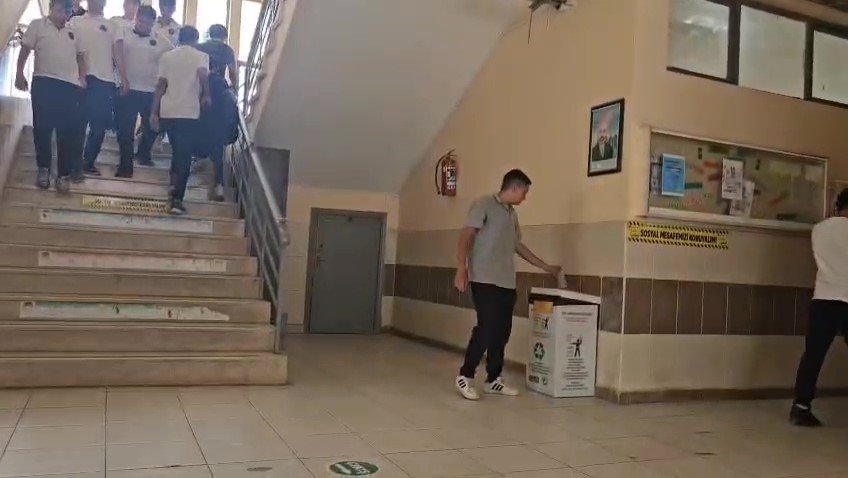 Herkes baktı geçti, o çöpe attı: Çeyrek altını kaptı