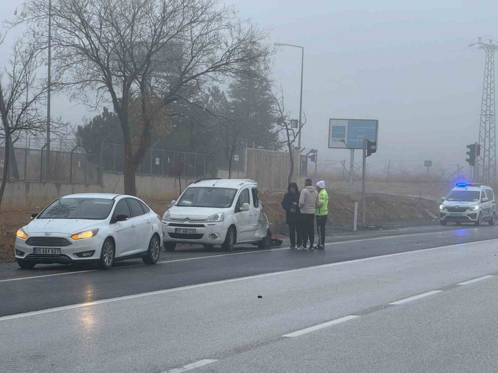 Konya-Kulu yolunda sis kazalara neden oldu: 2 kişi yaralandı