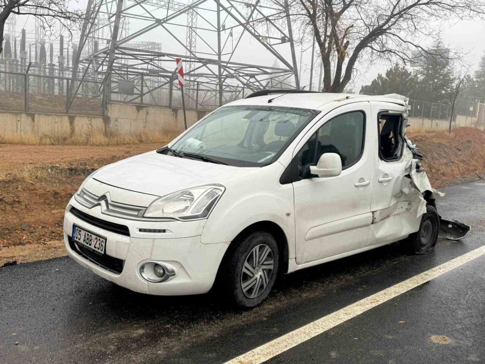 Konya-Kulu yolunda sis kazalara neden oldu: 2 kişi yaralandı