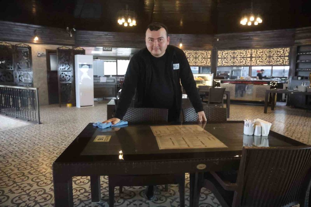 'Ölüyorum' diye bağırdı: Garsonun Heimlich müdahalesi hayata döndürdü