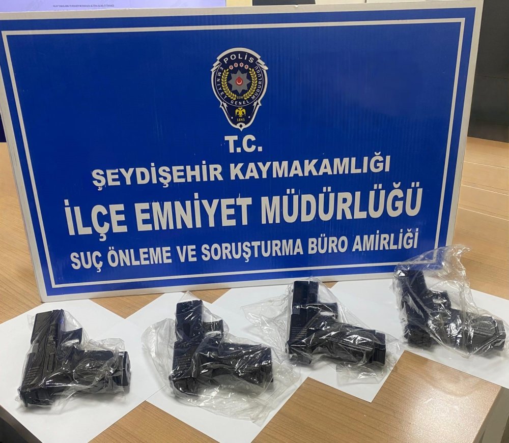 Seydişehir polisi şüpheli araçtan 4 ruhsatsız tabanca ele geçirdi