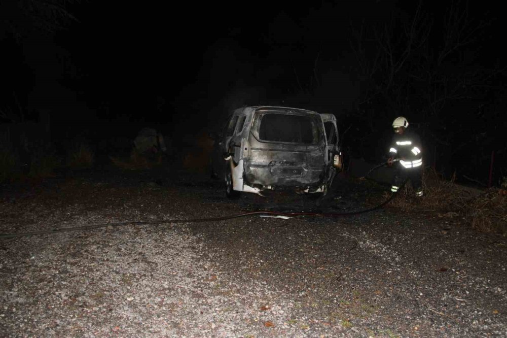 Ailesine kızdı yarım milyonu küle çevirdi