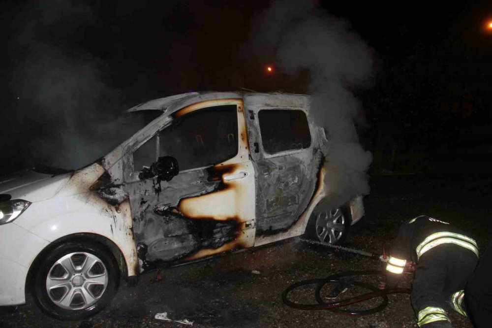 Ailesine kızdı yarım milyonu küle çevirdi