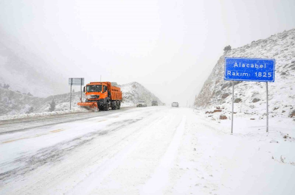 Konya-Antalya sınırı bembeyaz