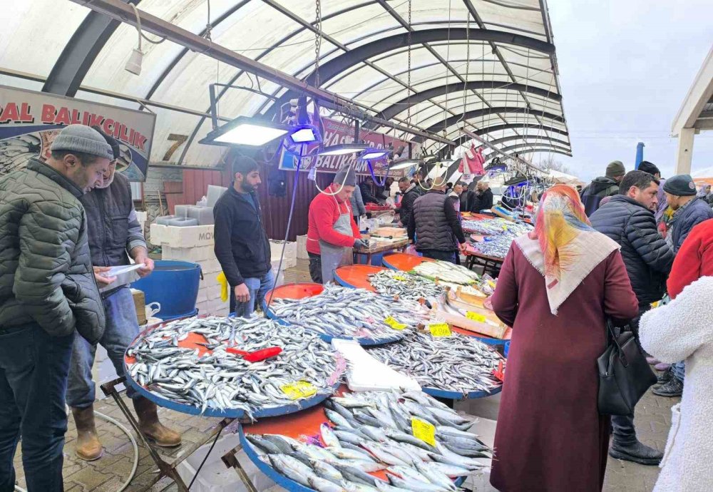 Balık tezgahlarında alışverişler hızlandı
