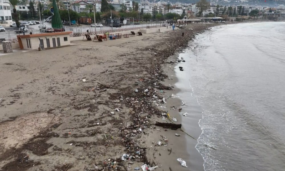 Sadece 15 dakika yağdı, şehir felç oldu