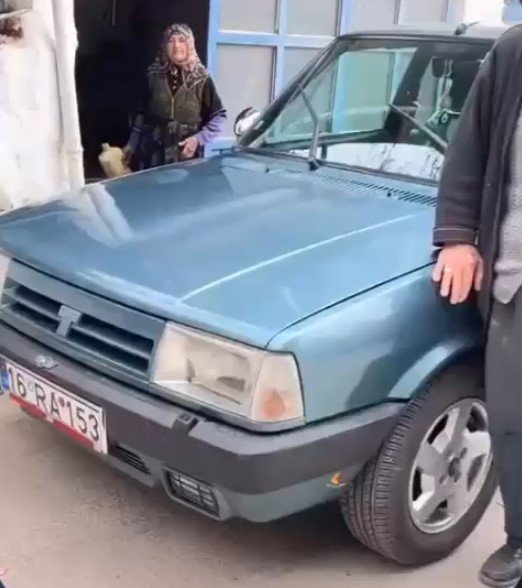 93’lük Saffet amca ve eşi, gün görmemiş TOFAŞ’ını satarken ağladı