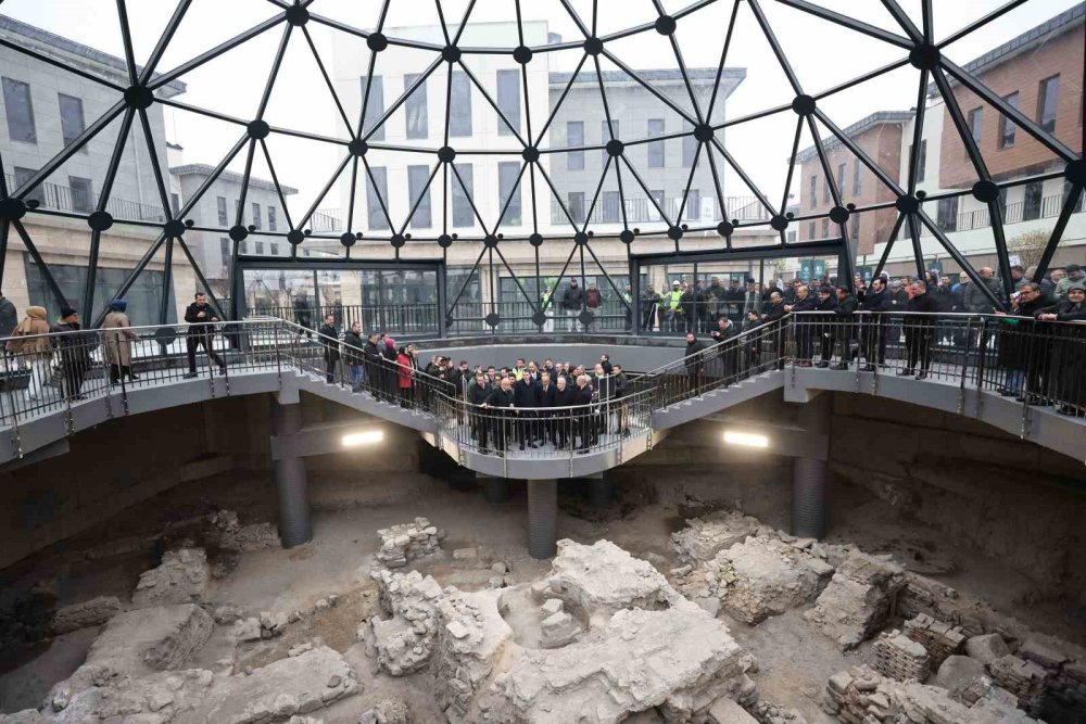 Konya Suriçi Çarşısı’nda 1. Etap açıldı: Cam kubbe dikkat çekti