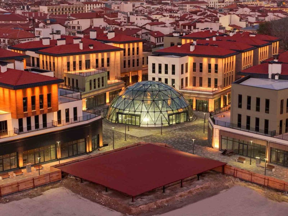 Konya Suriçi Çarşısı’nda 1. Etap açıldı: Cam kubbe dikkat çekti