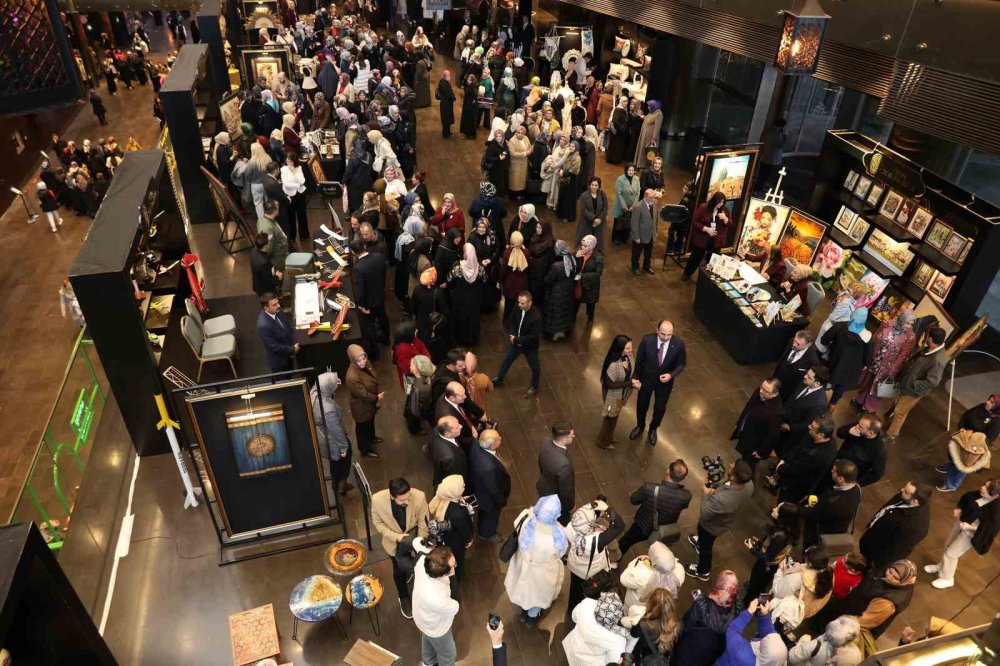 Konya’da 17. Altın Dokunuşlar Festivali “İpek Yolu” temasıyla açıldı