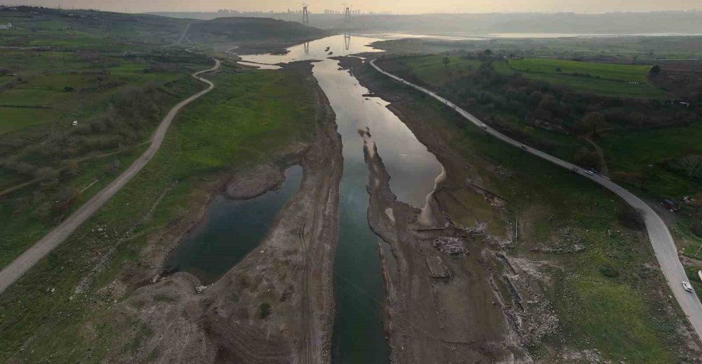 Kuraklığın en net görüntüsü: Eski köy evleri ortaya çıktı