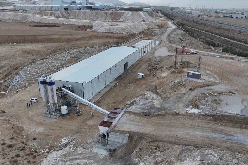 Niğde Belediyesi 120 milyonluk beton ve parke tesisini açtı