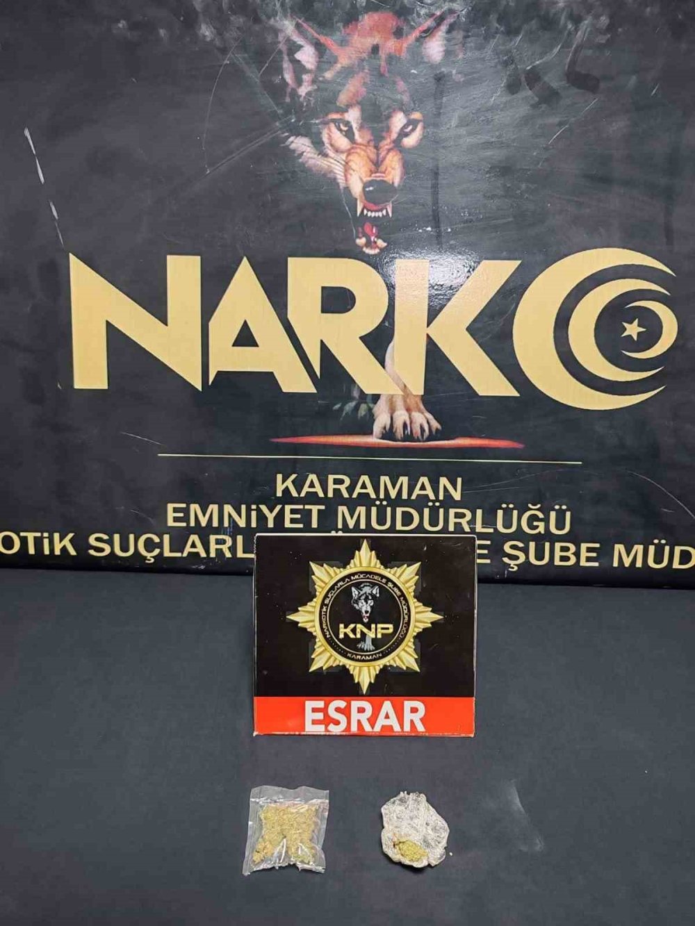 Polis uygulamasında silahlar ve bıçaklar dans etti