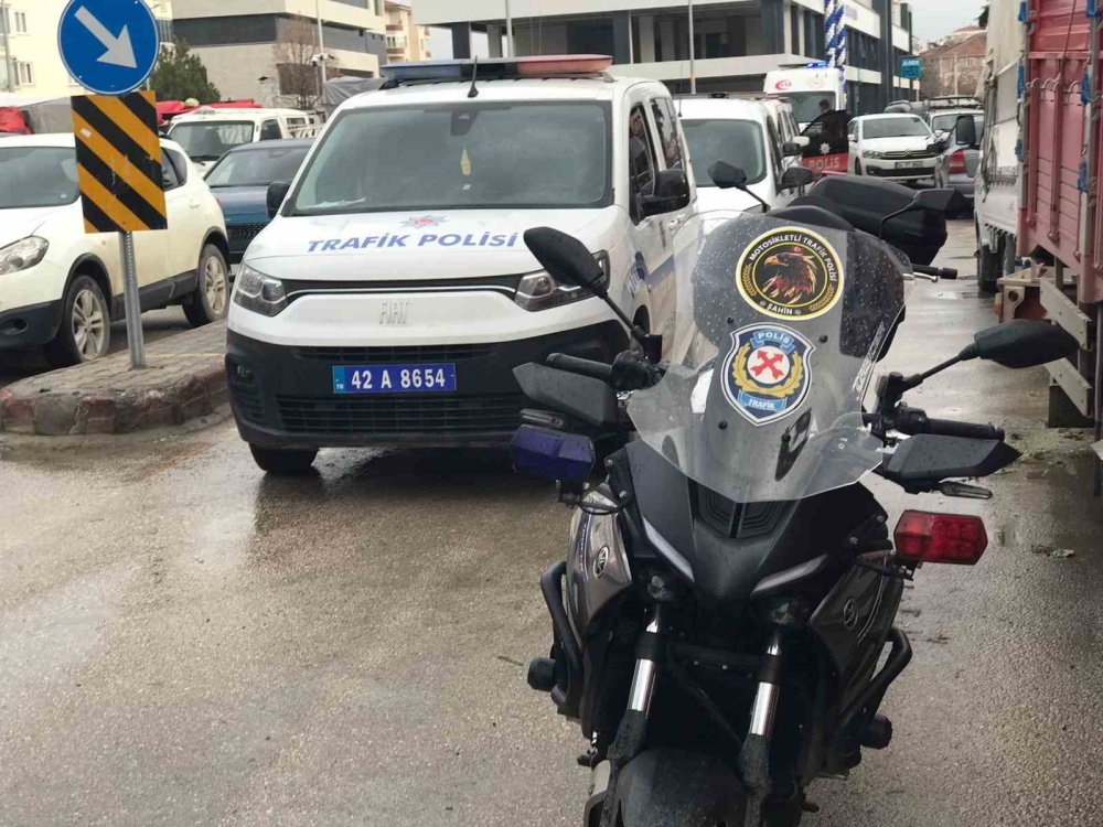 Halk pazarında taşlı sopalı kavga: 5 yaralı hastaneye kaldırıldı