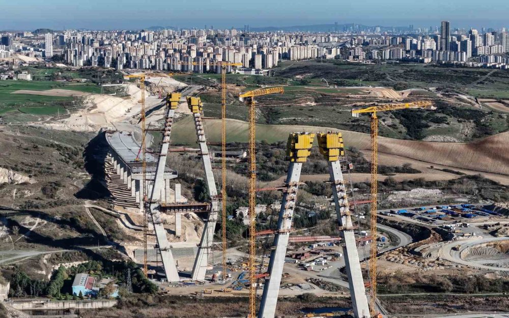 İstanbul'un Yeni Dev Yapısı Yükseliyor: Sazlıdere Köprüsü'nde Sona Doğru