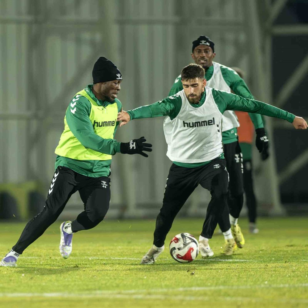 Konyaspor, Kadıköy deplasmanı için taktik yüklemesine başladı