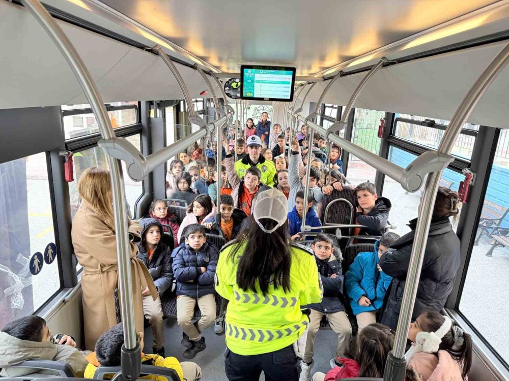Toplu Ulaşımın En Nazik Yolcuları Konya’da Yetişiyor
