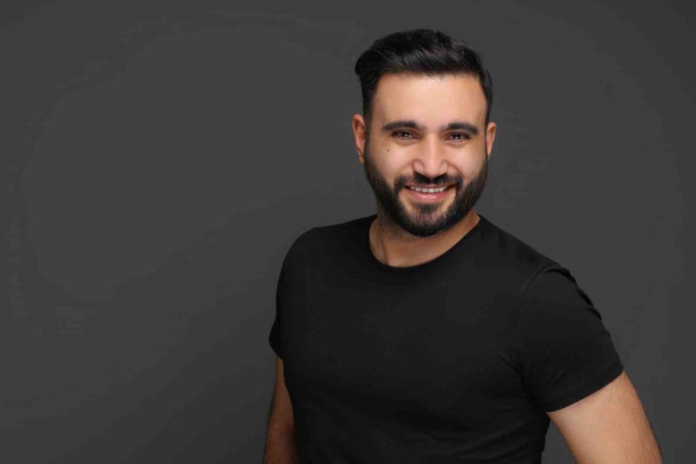 Ertuğrul Aslan Niğde’nin adını tiyatro ve ekranlarda duyuruyor