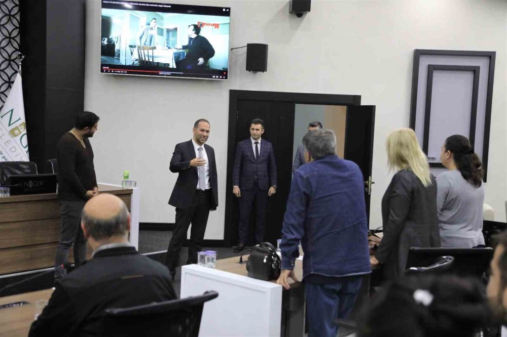 Ertuğrul Aslan Niğde’nin adını tiyatro ve ekranlarda duyuruyor