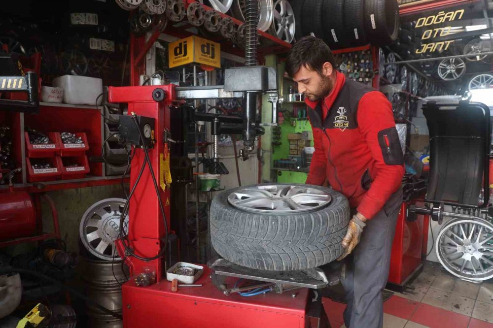 Kış Lastiğinde Hayati Uyarılar: 4 Teker Şart, Düşük Hava Yanlış