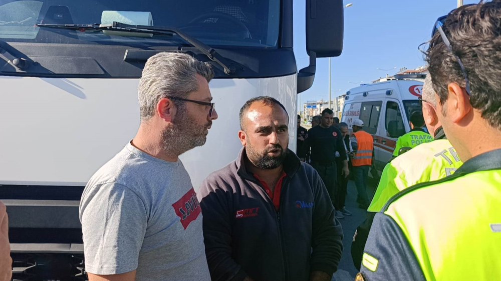 Yol çalışmasında tır çarptı: Karayolları işçisi hayatını kaybetti