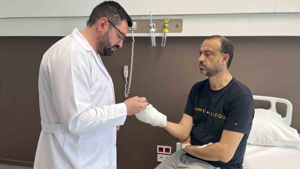 Bulgaristan'da parmağı koptu 14 saat sonra Türkiye'de yerine dikildi