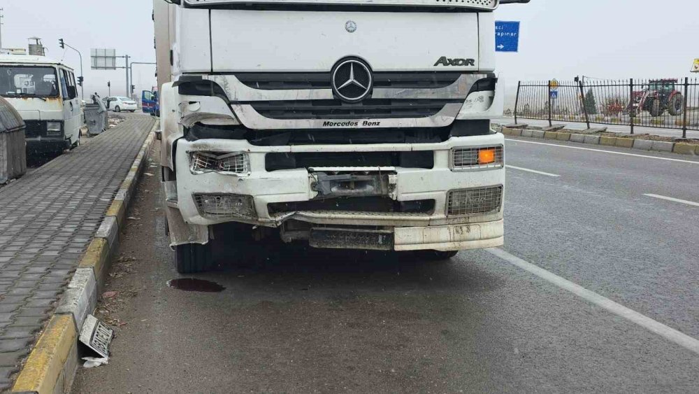 Konya yolunda hakemleri taşıyan araç kaza yaptı: 5 yaralı