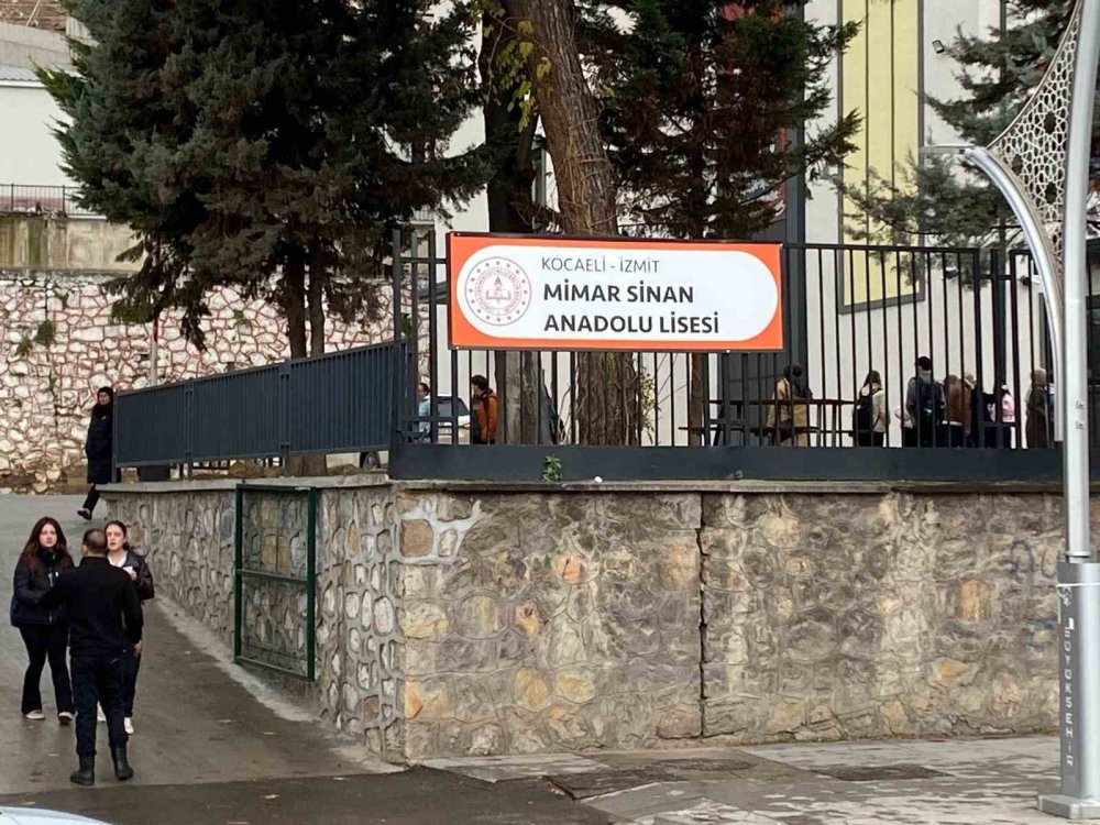 Lisede şok olay! Öğrenci 3. kat penceresinden düştü