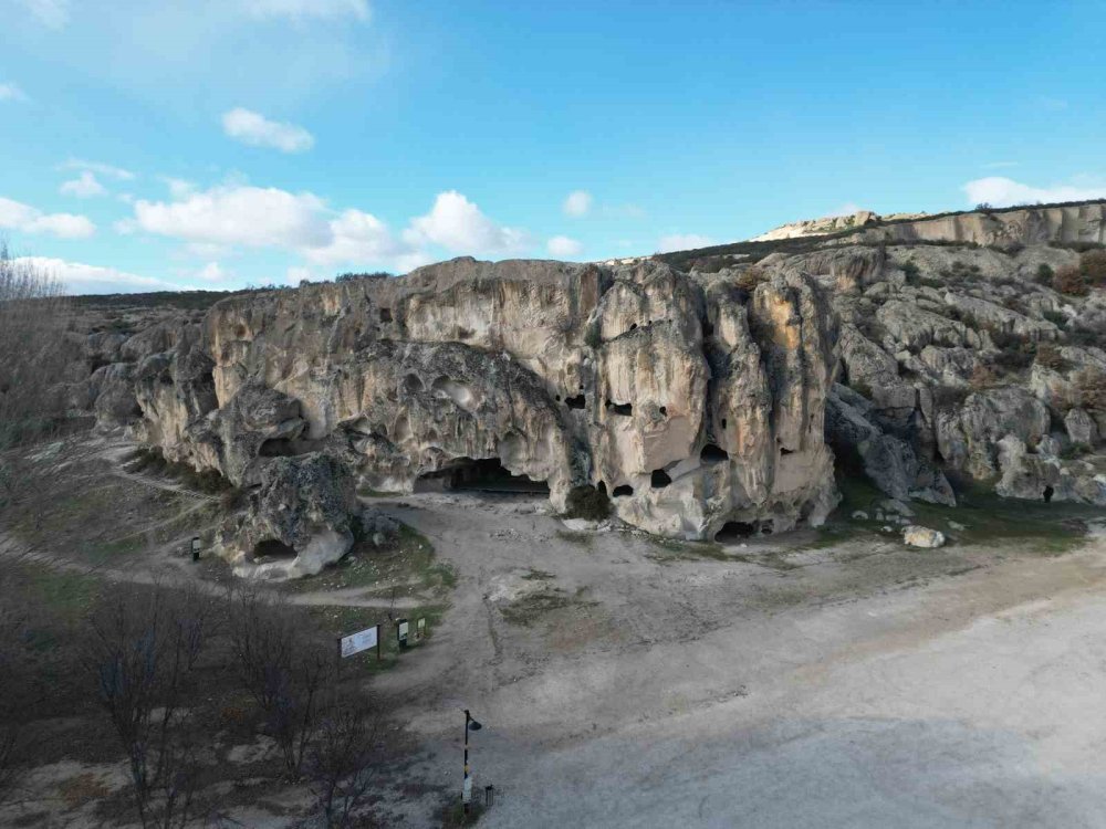 Dünyanın en eski alaturka tuvaleti Frig Vadisi'ne ilgiyi artırıyor