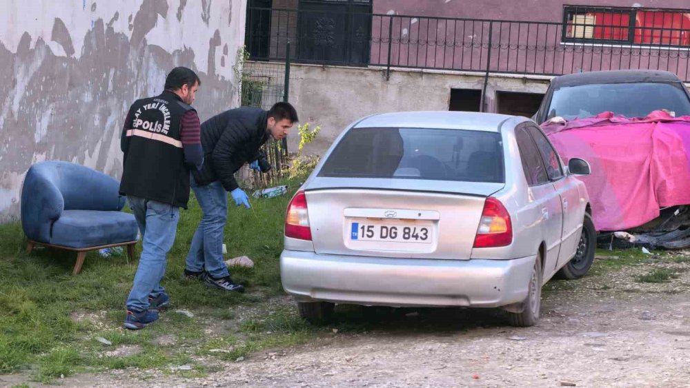 Emanet ettiği araç kurşunlandı