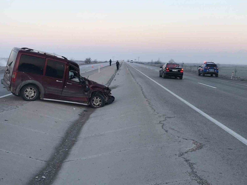 Hortu Mahallesi mevkiinde kaza: Hafif ticari araç devrildi