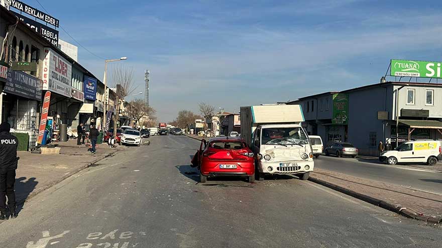 konya-muhammet-ikbal-caddesi-kaza-2.jpg