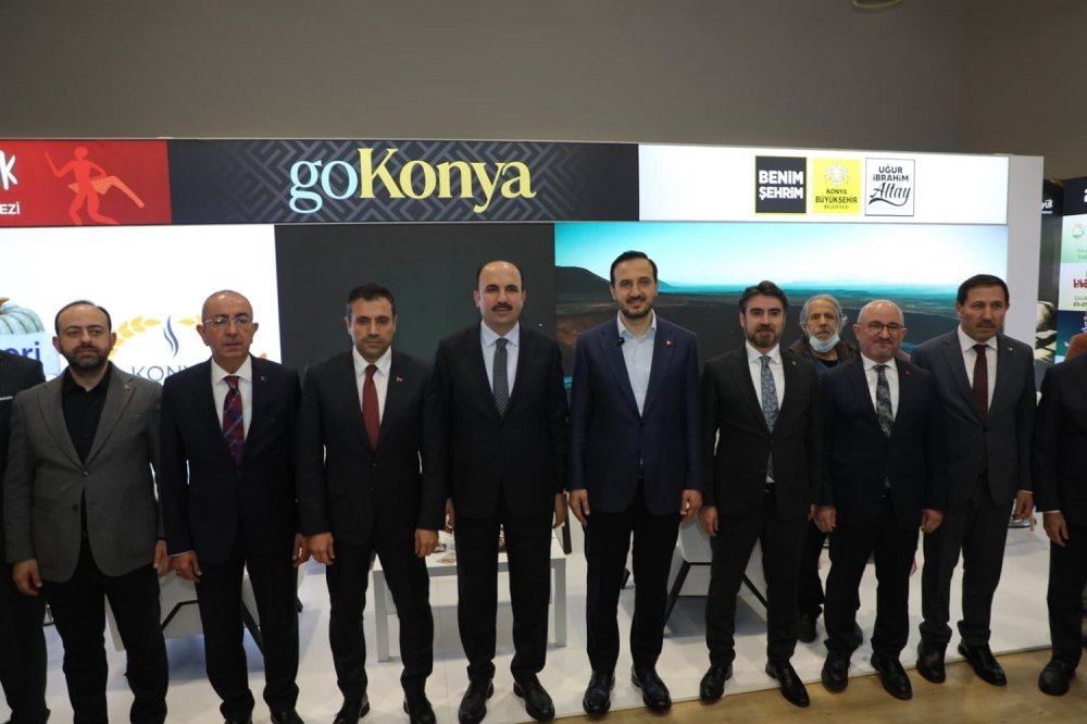 Karatay standı açtı kahkahalar salonu ısıttı