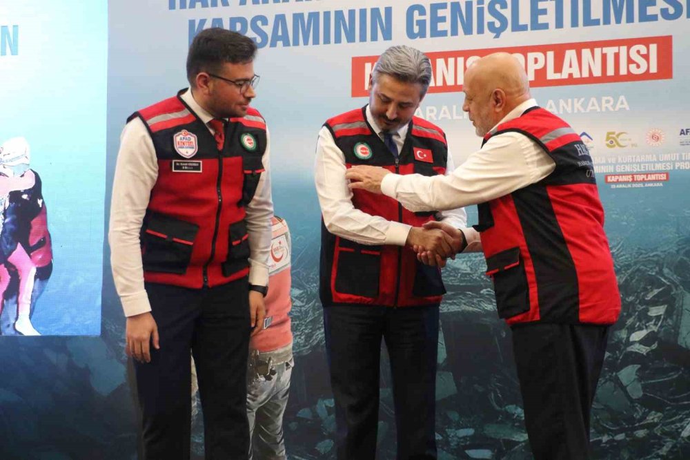 Sendika asgari ücreti bırakıp afet toplantısına katıldı