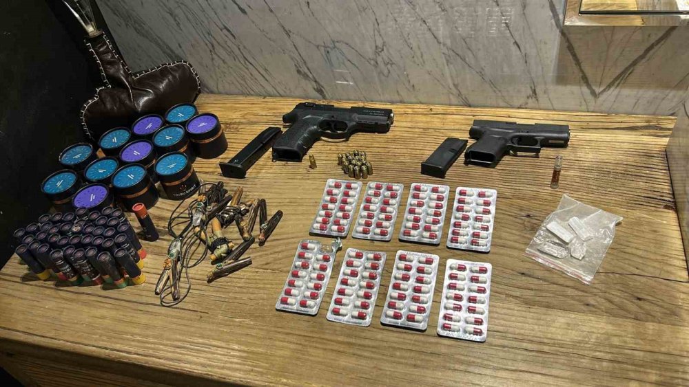 Ünlülere Operasyon Sürüyor: Ezgi Eyüboğlu Dahil 8 Gözaltı