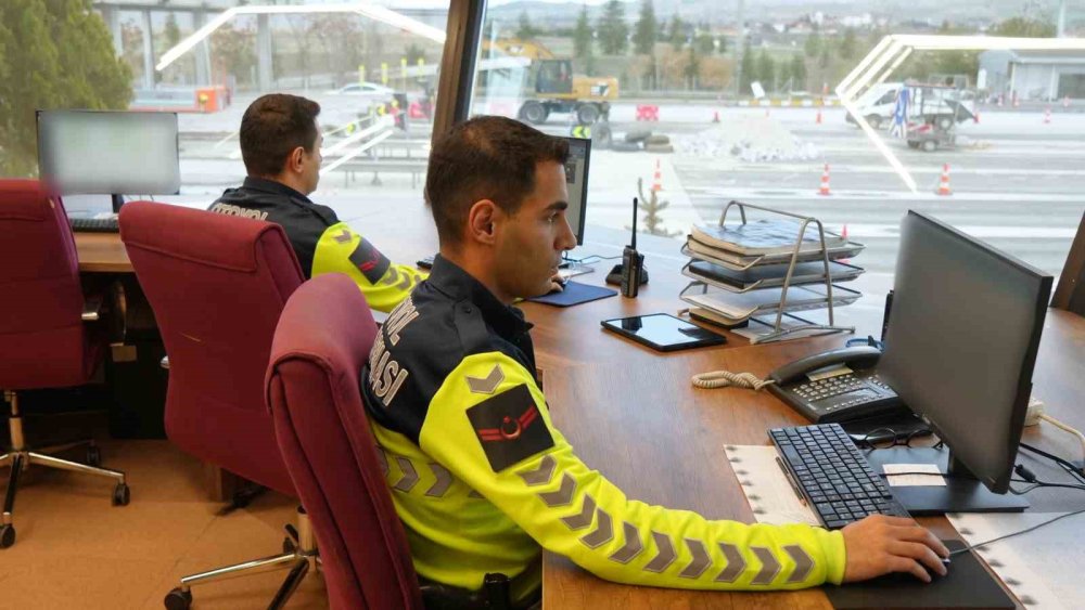 4 Bin Personelle 24 Saat Teyakkuz: Otoyol Jandarması Sahada