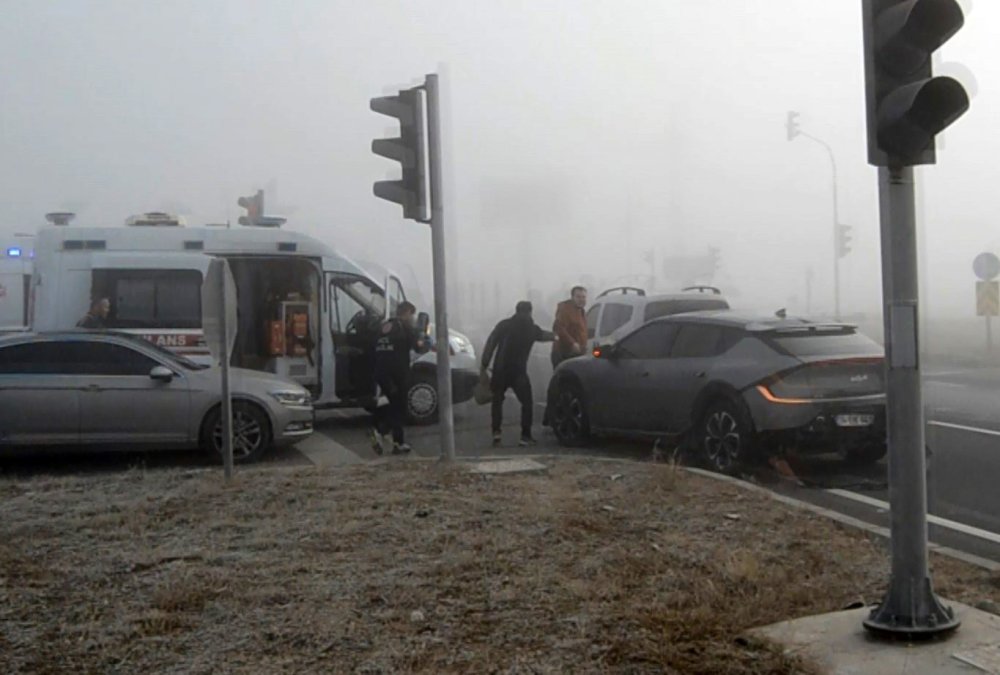 5 Araç Birbirine Girdi Yolda Trafik Durdu