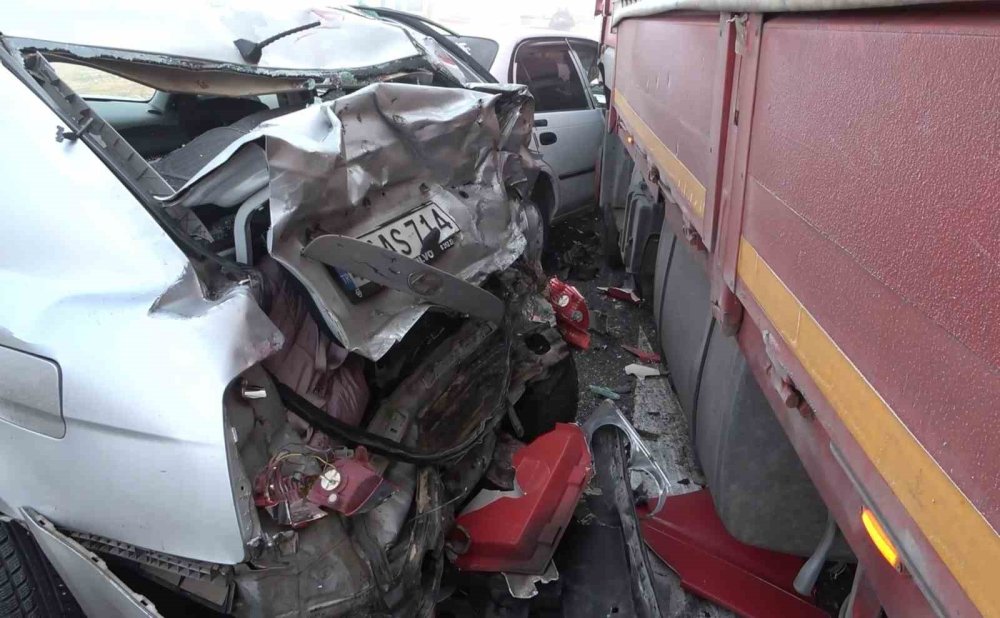 5 Araç Birbirine Girdi Yolda Trafik Durdu