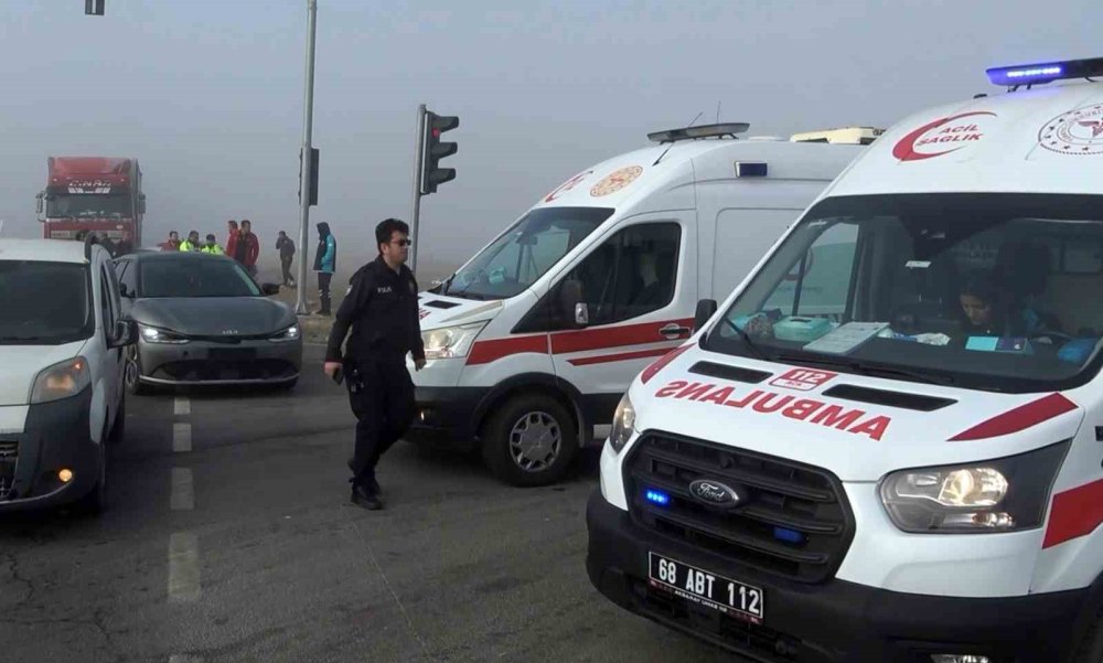 5 Araç Birbirine Girdi Yolda Trafik Durdu