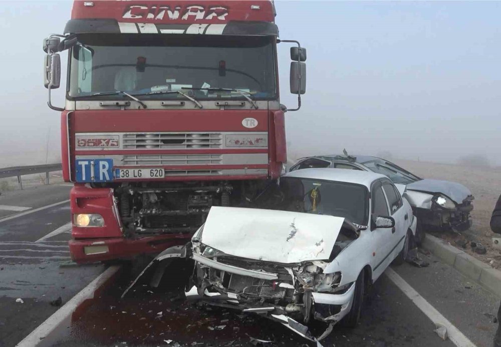 5 Araç Birbirine Girdi Yolda Trafik Durdu