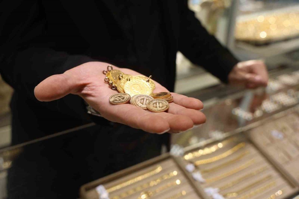 Altın yatırımında yeni eşik: Sarraftan 2026 için 10 bin TL tahmini