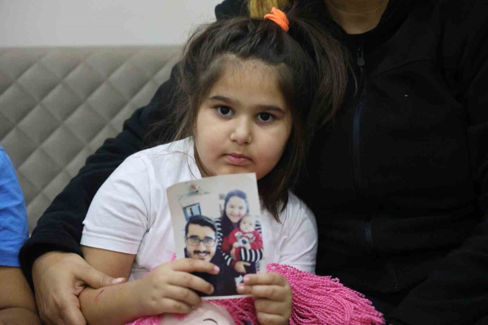 Kızını ve damadını depremde kaybetti, torunlarına annelik yapıyor