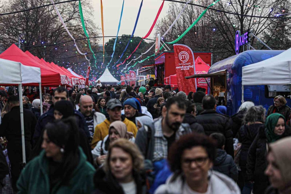 Bursa'da 30 şefli Acun Ilıcalı kafe açılışı